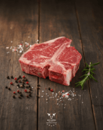 Steak picanha tranché montrant un centre rosé juteux avec couche de gras croustillante